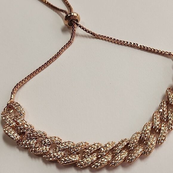 Elegant Rose Gold Bracelet - Picture 2 of 3